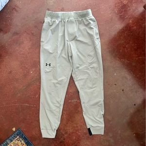 Extremely Comfy Under Armour UA Fitted Joggers, Women’s Large, Tan / Gray Beige